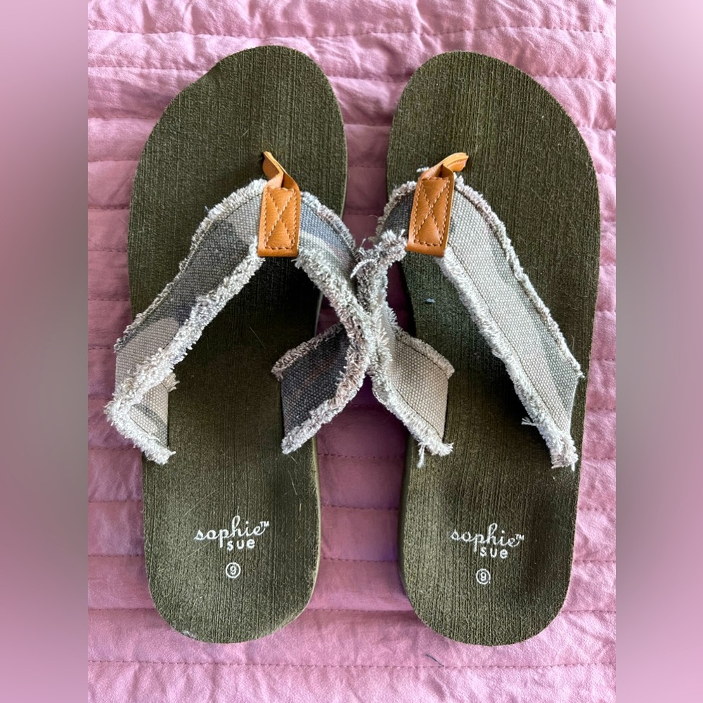 NWOT Camo Flip Flops